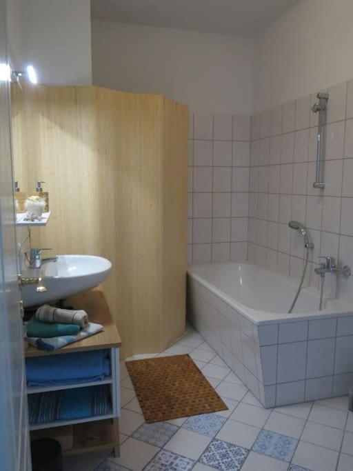 Stuckverzierte, Zentrumsnahe Wohnung Im Sueden Leipzig Buitenkant foto